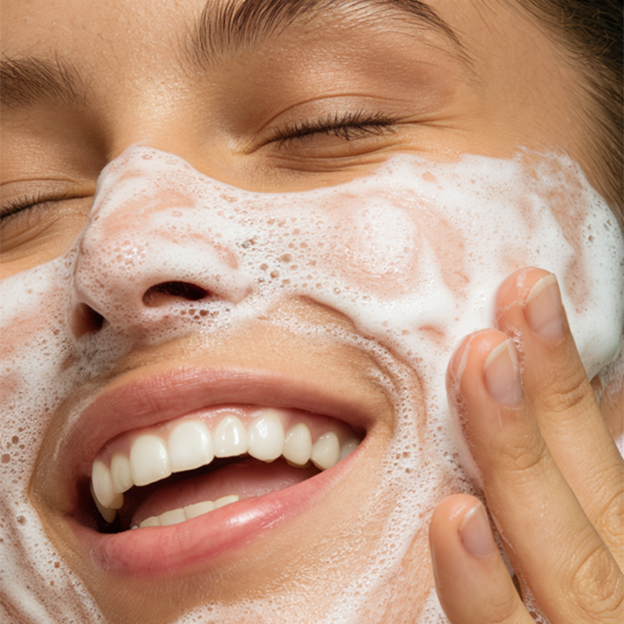 Foaming Oil Cleanser to remove dirt and impurities